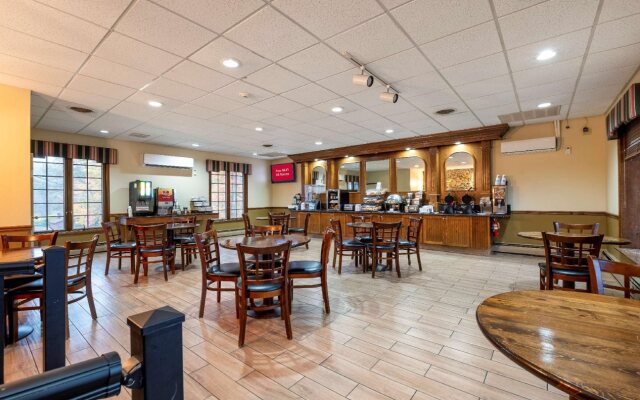 Red Roof Inn & Suites Hazleton