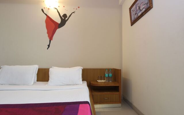 OYO Flagship 8252 Aayush Corporate Stays