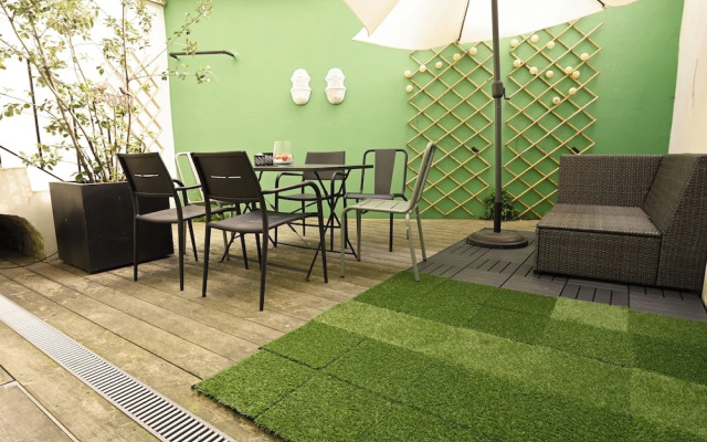 Stylish 3 Bd 3 Bath Duplex In Brussels