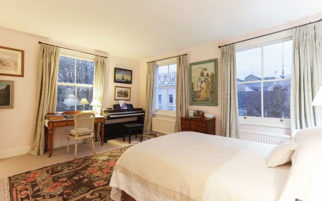 JOIVY Attractive Chelsea Apartment Sleeps 4