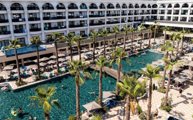Fafa Aqua Palace Resort & Spa
