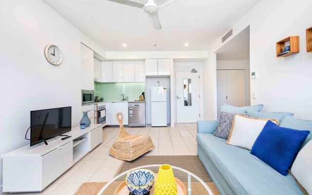 Bright 2 Bedroom Seafoam Apartment