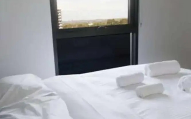 New Spacious 2 Bedroom With Gorgeous City Views