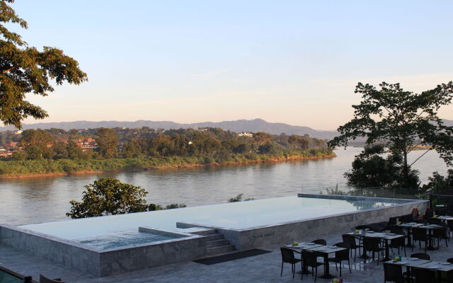 Chiangkhong Teak Garden Riverfront Onsen Hotel