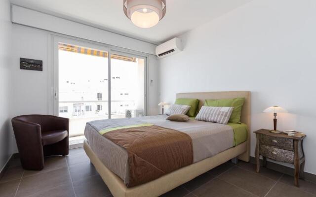 GORGEOUS APT with TERRACE, ELEVATOR, AC, FREE PARKING