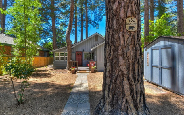 Foursome  2 Bedroom Cabin by RedAwning