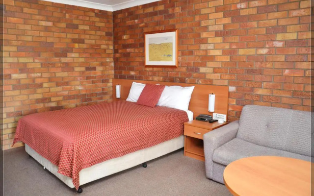 Peter Allen Motor Inn