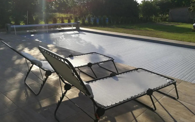 Gîte autonome, La grange a foin, piscine !