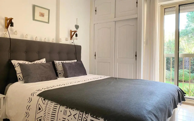 Golfe Juan, quiet apartment with pool, near the beach
