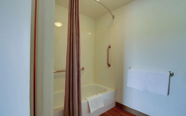 Days Inn by Wyndham Kansas City Northeast