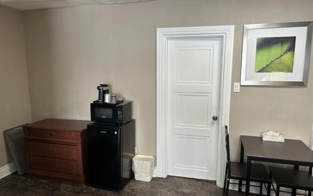 Champlain Motor Inn