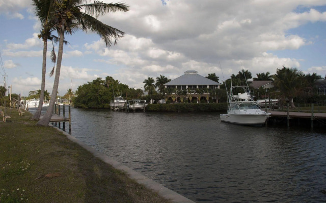 Tahitian Inn
