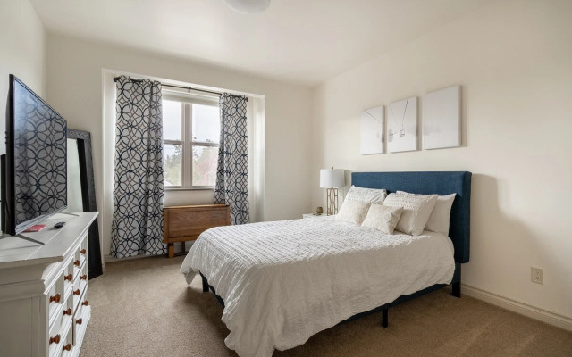 Rooftop Deck Walk to River Downtown Fire pit