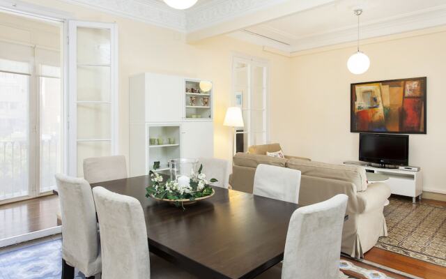 1402 - Elegant City Centre Apartment