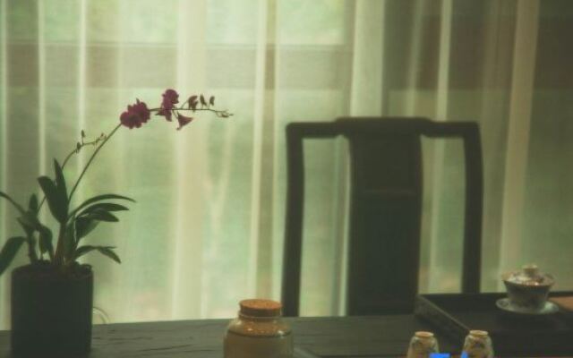 Wuyuan Fangzi Tea Homestay (Wuyuan High-speed Railway Station Xiangao Ancient City Branch)