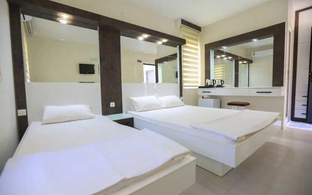 Otel Albos