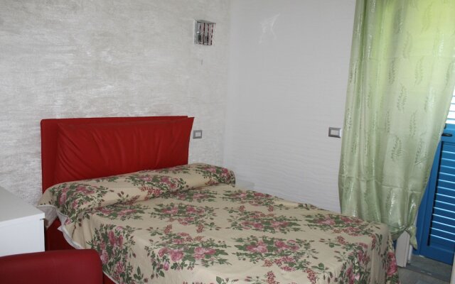 Room in Guest Room - S'olivariu Village Affittacamere - King Room With Garden View 2