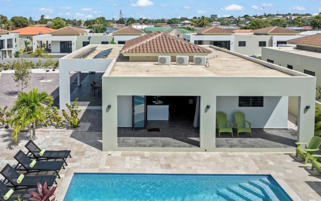 Villa Amber with pool at mambo beach
