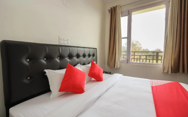 OYO 28284 Gliders Holiday Inn