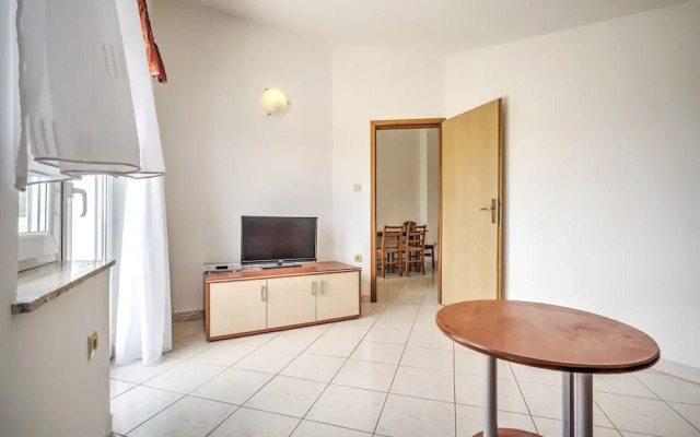 Elegant Apartment in Banjole near Fratarski Otok Island