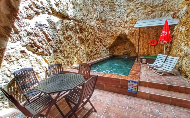 Town House with Private Pool in Village Centre