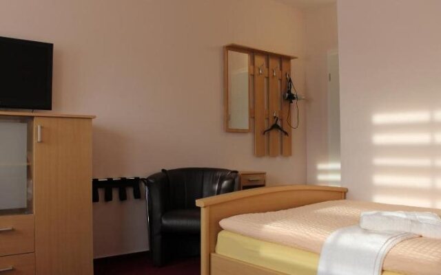 Hotel Pension garni Schwerin-Unterkunft