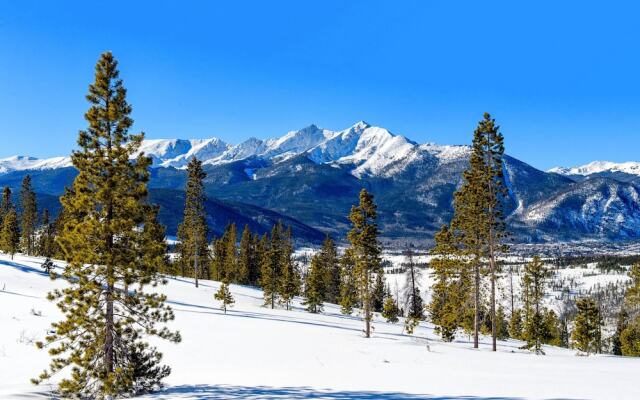 Foothills Lodge and Cabins