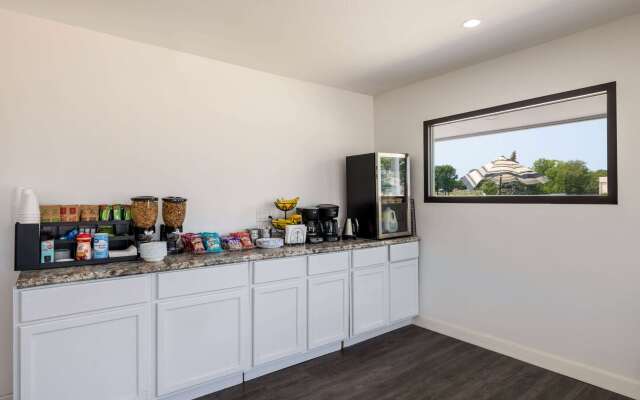 Travelodge by Wyndham Spirit Lake/Okoboji