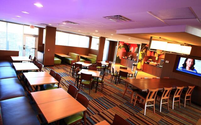 Fairfield Inn & Suites London