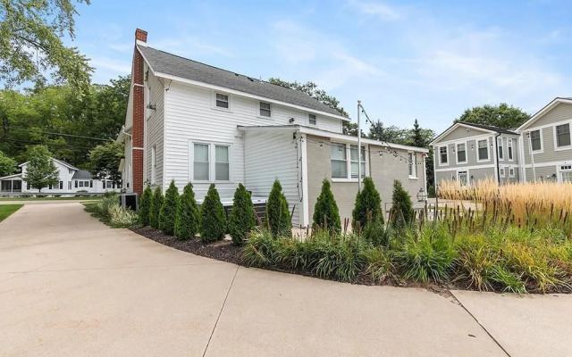 Saugatuck Harbor House