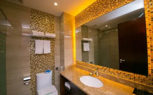Linjiang Huayuan Hotel