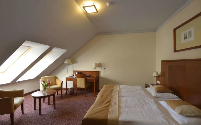 Отель Mercure Szekesfehervar Magyar Kiraly Hotel