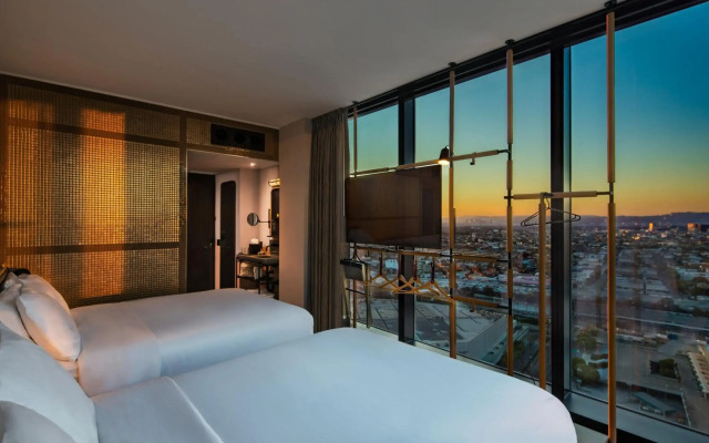 Moxy Downtown Los Angeles