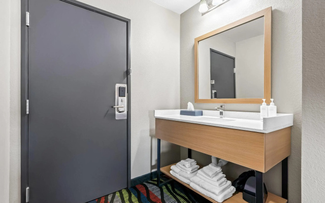 Super 8 by Wyndham Farmington