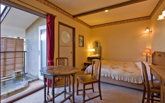 Kaedean Hotel
