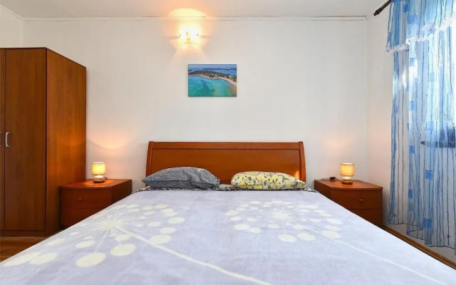 Stylish Family Retreat With Shared Pool