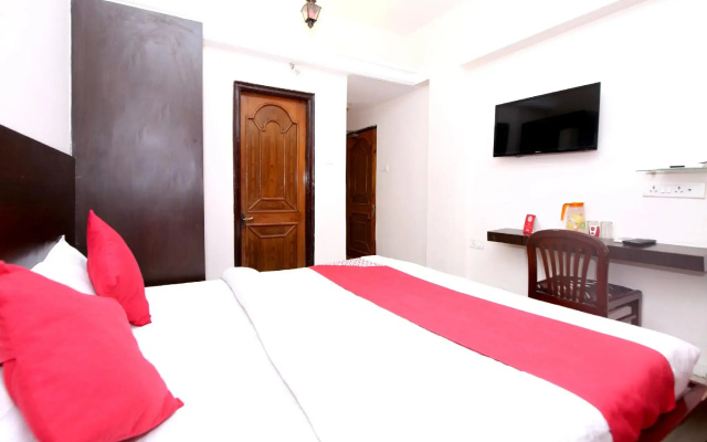 OYO 9305 Hotel Dwarika Inn