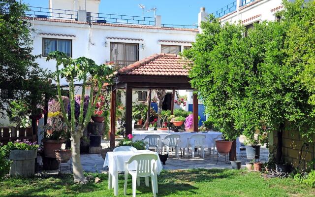 Room in Apartment - One Bedroom Apartment - Just 800 m From the Beach