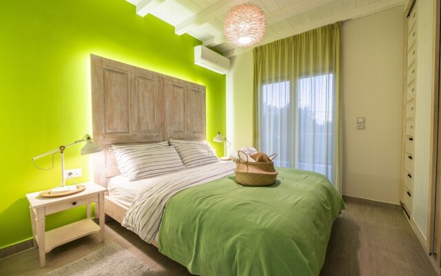 Seabreeze Villa - with Jacuzzi & heated pool