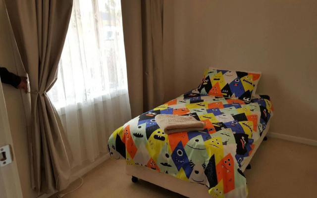 Away Cottages Broken Hill – Guest Rooms – Broken Hill