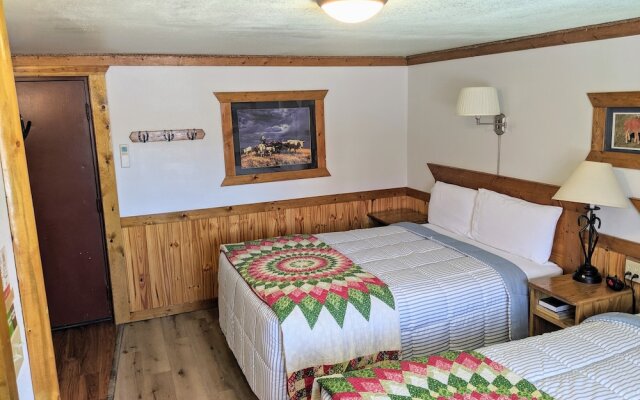 Livingston Inn - Historic
