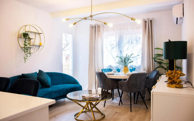 Duerme junto a la Plaza de Toros de Granada.