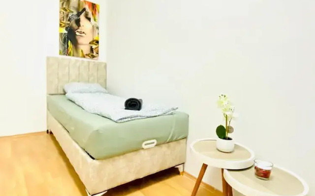 Rooms in Cozy 4BR Shared Apt Central
