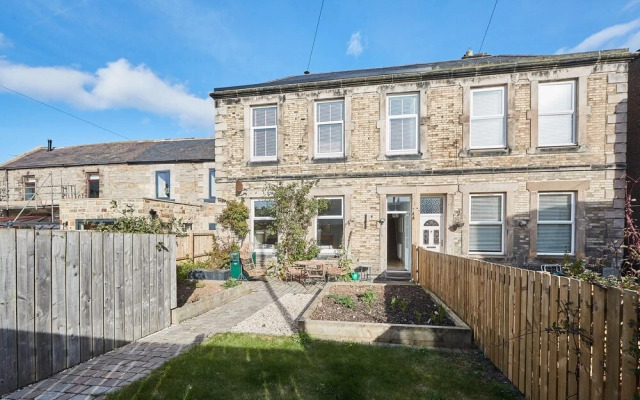 Host Stay Cheviot House