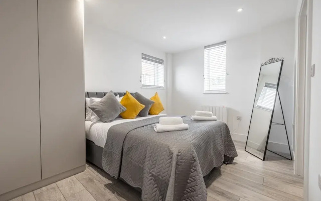 Stunning 2-bed Apartment in Camberley