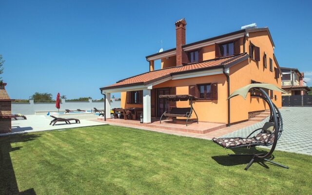 Villa in Pula With sea Beach