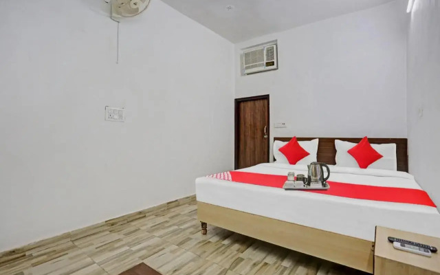 OYO Hotel Nirvan Near Jahangirpuri Metro Station