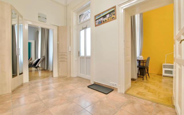 Standard Apartment by Hi5 - St. King street 16.