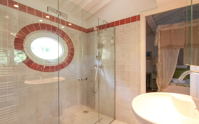 Serene Holiday Home in Grimaud With Private Pool