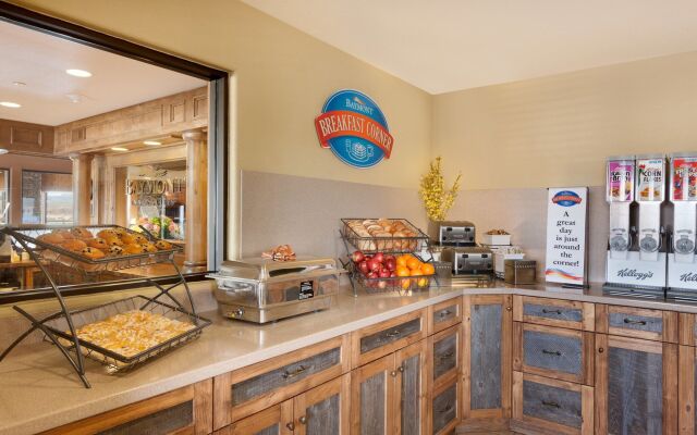 Pinedale Hotel & Suites